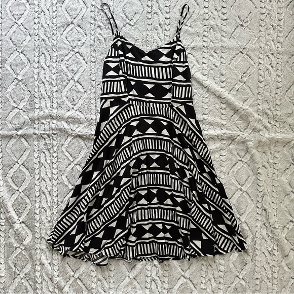 Old Navy Dresses & Skirts - Old Navy The Cami Dress Black Geo Aztec size small NWT